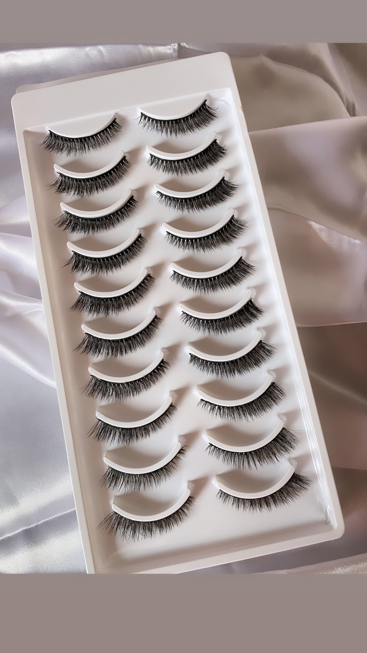 https://helena-webshop.zlaja.live/product-photos/6d3039a3-2960-454e-bc72-92028baef96a.jpeg